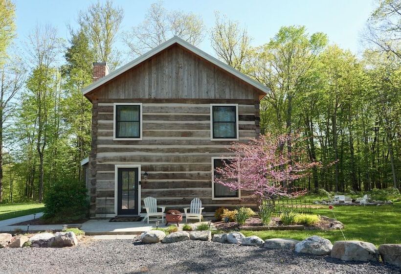 Eclectic Ulster County Cabin ~ 14 Mi To Waterfalls
