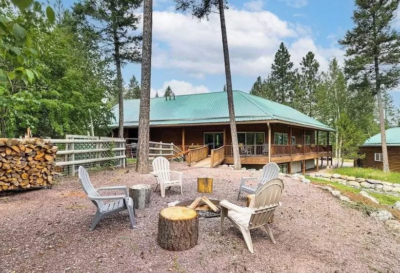 Home Near Glacier National Park W/ Hot Tub & Deck!