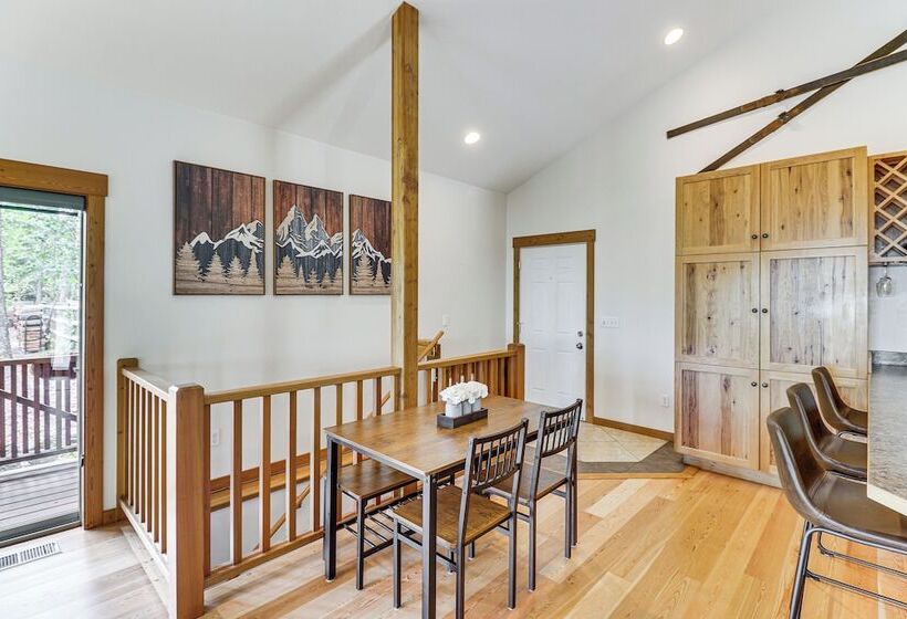 Home Near Glacier National Park W/ Hot Tub & Deck!