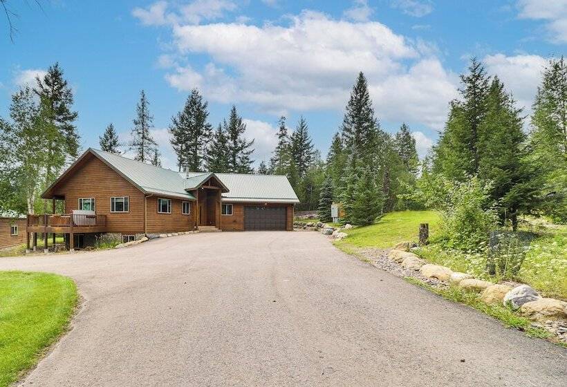 Home Near Glacier National Park W/ Hot Tub & Deck!