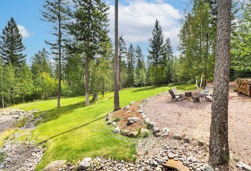 Home Near Glacier National Park W/ Hot Tub & Deck!
