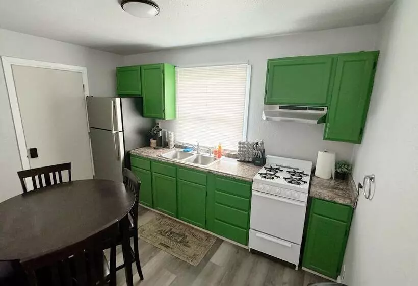 Majatalo Midtown Oasis