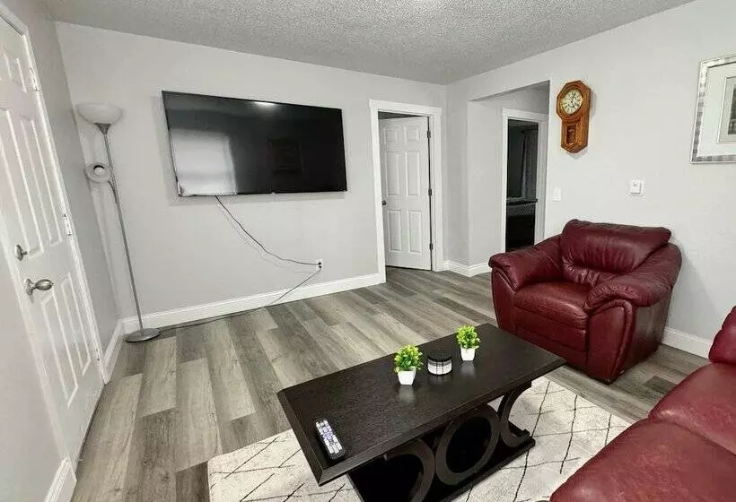 Majatalo Midtown Oasis