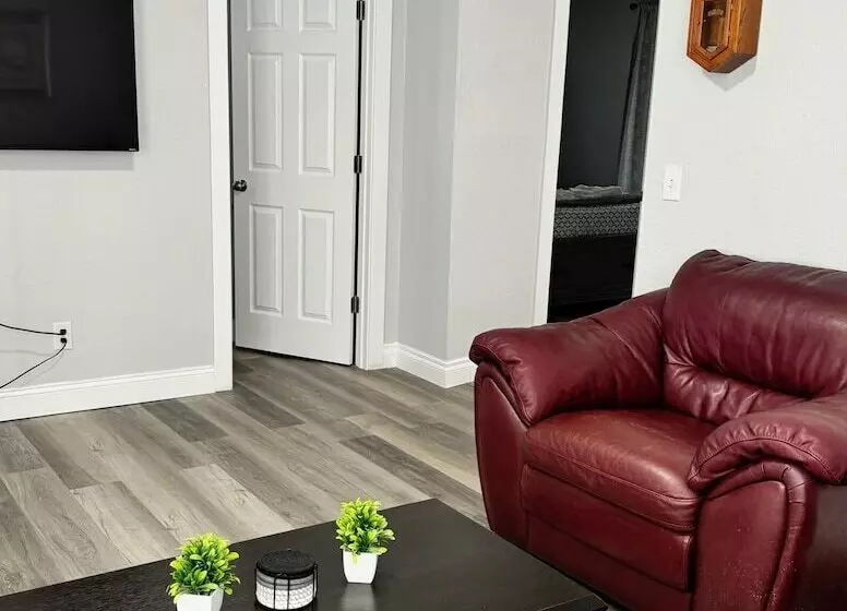 Majatalo Midtown Oasis