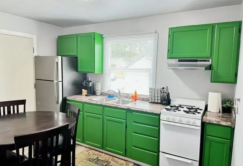 Majatalo Midtown Oasis