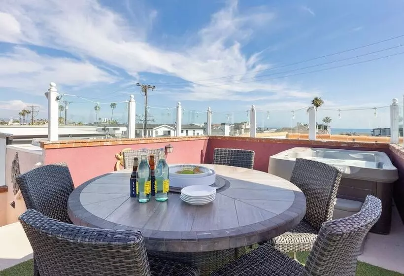 Shoreline Villa By Avantstay Steps To The Beach, Bay, & Pier!