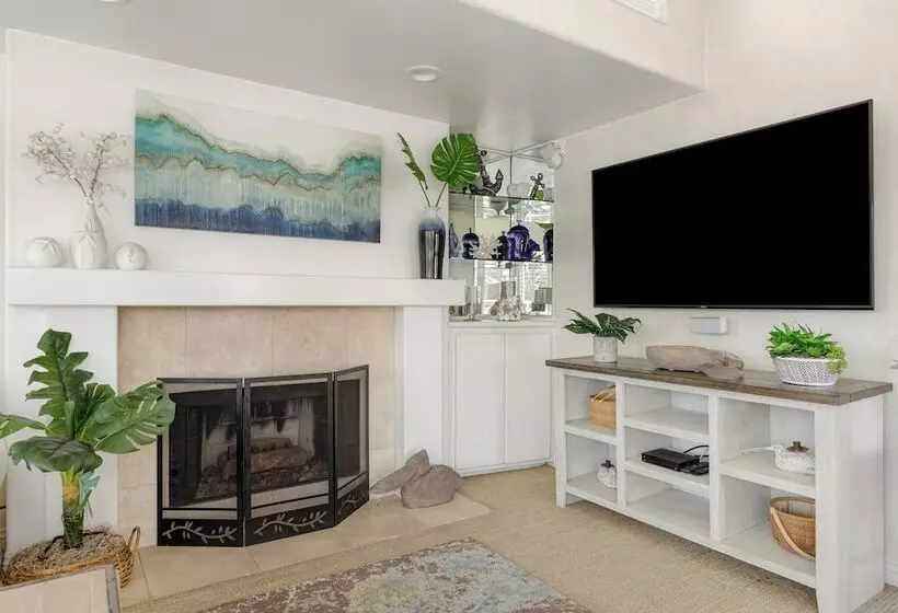 Shoreline Villa By Avantstay Steps To The Beach, Bay, & Pier!