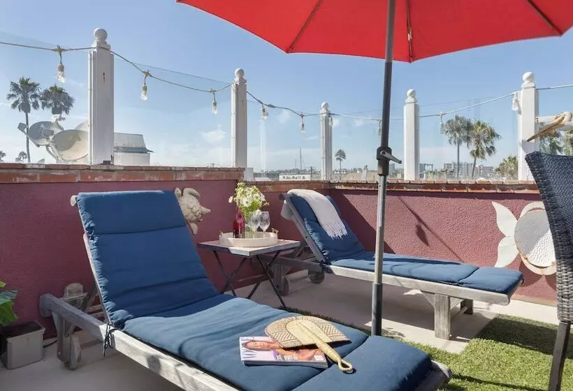 Shoreline Villa By Avantstay Steps To The Beach, Bay, & Pier!