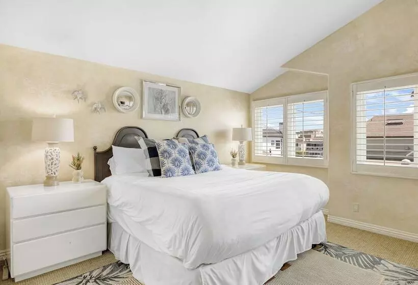 Shoreline Villa By Avantstay Steps To The Beach, Bay, & Pier!