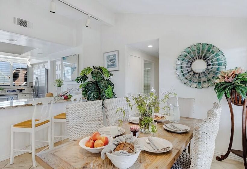 Shoreline Villa By Avantstay Steps To The Beach, Bay, & Pier!