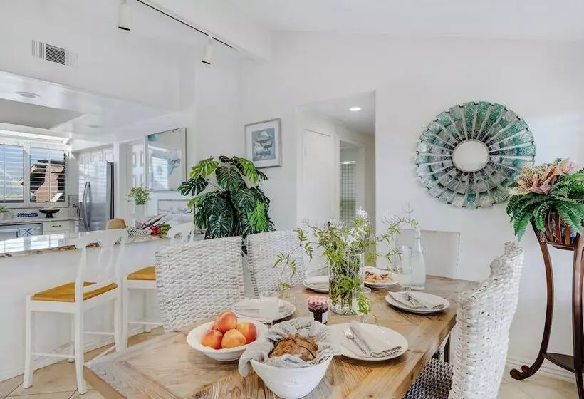 Shoreline Villa By Avantstay Steps To The Beach, Bay, & Pier!