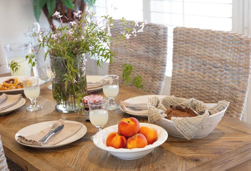 Shoreline Villa By Avantstay Steps To The Beach, Bay, & Pier!