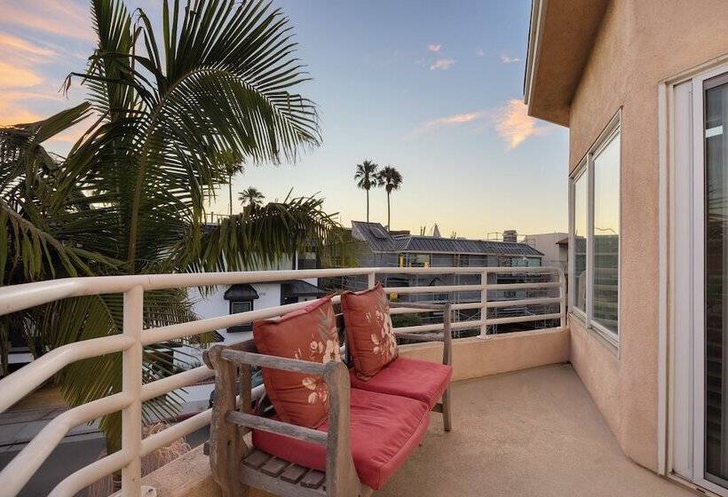 Shoreline Villa By Avantstay Steps To The Beach, Bay, & Pier!