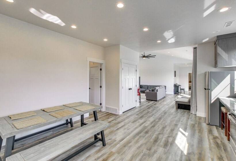 Spacious Idaho Home On Scenic Cub River!