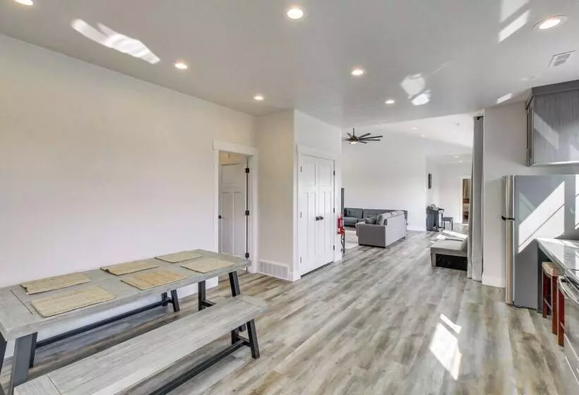 Spacious Idaho Home On Scenic Cub River!