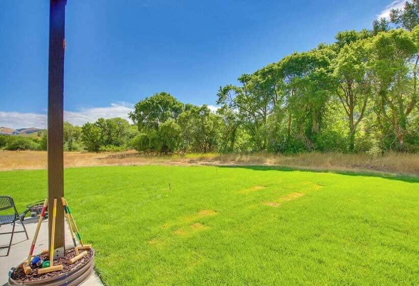 Spacious Idaho Home On Scenic Cub River!