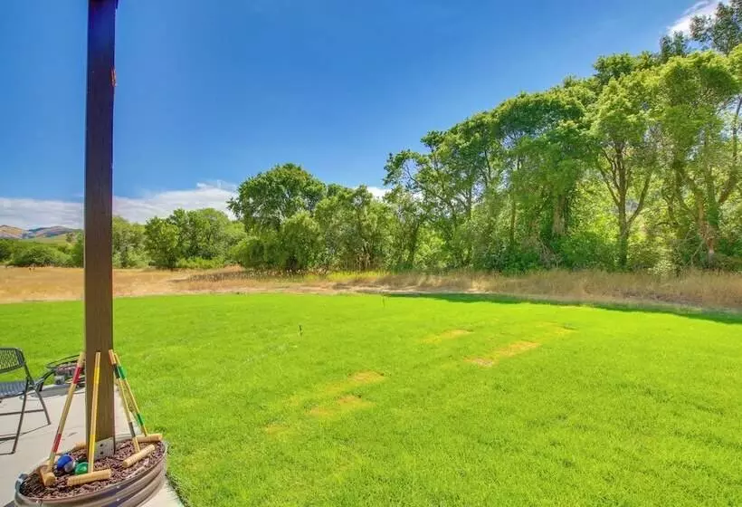 Spacious Idaho Home On Scenic Cub River!