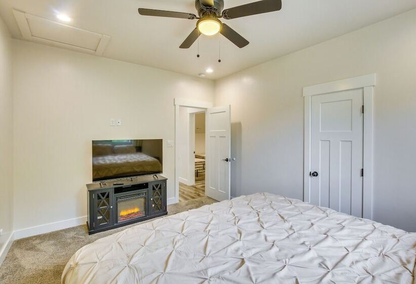 Spacious Idaho Home On Scenic Cub River!