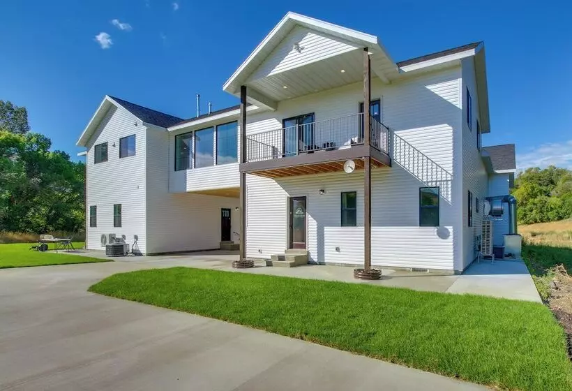 Spacious Idaho Home On Scenic Cub River!