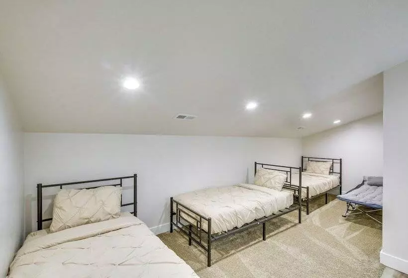 Spacious Idaho Home On Scenic Cub River!