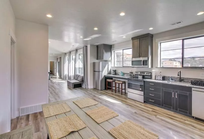 Spacious Idaho Home On Scenic Cub River!