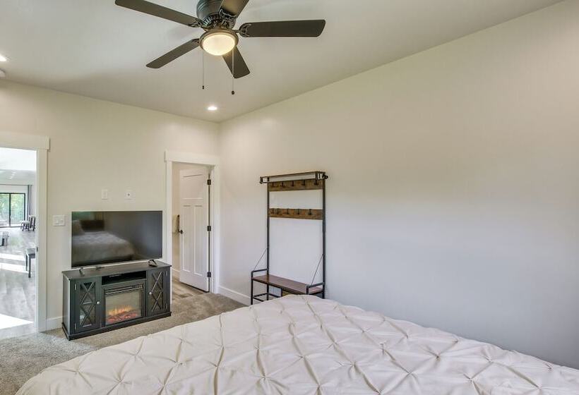 Spacious Idaho Home On Scenic Cub River!