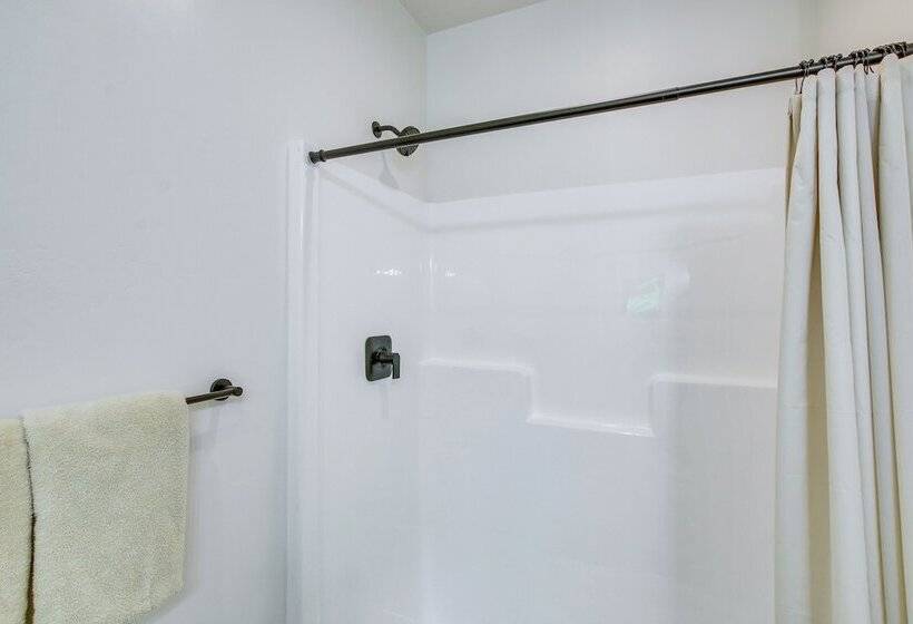 Spacious Idaho Home On Scenic Cub River!