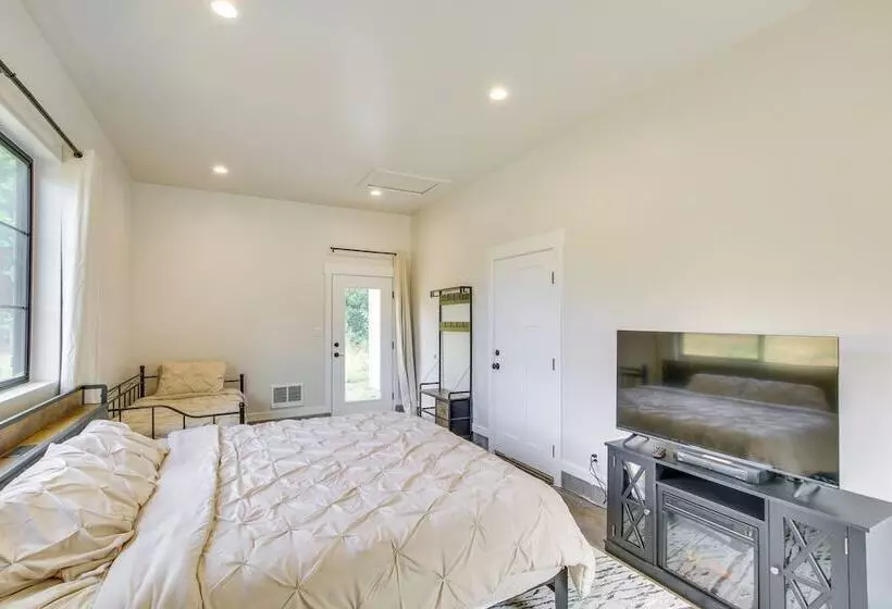 Spacious Idaho Home On Scenic Cub River!