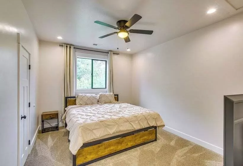 Spacious Idaho Home On Scenic Cub River!