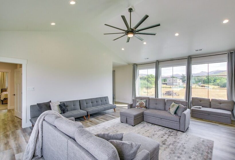 Spacious Idaho Home On Scenic Cub River!