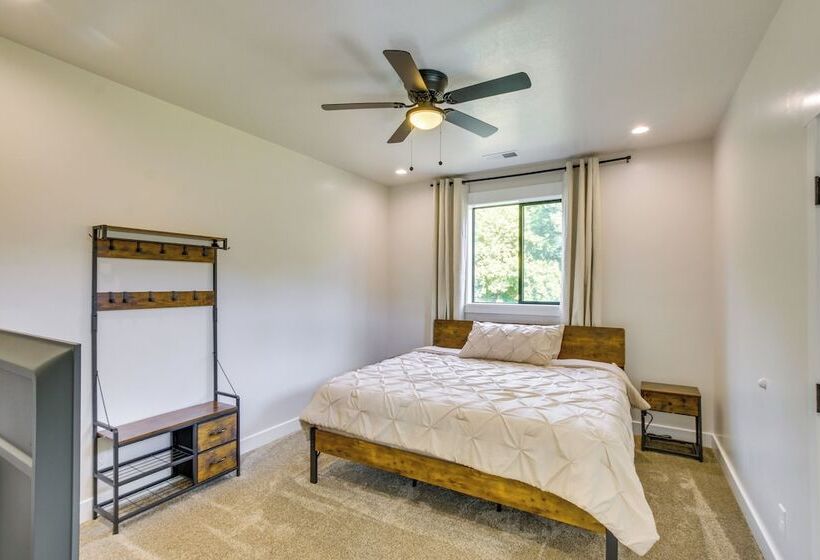 Spacious Idaho Home On Scenic Cub River!