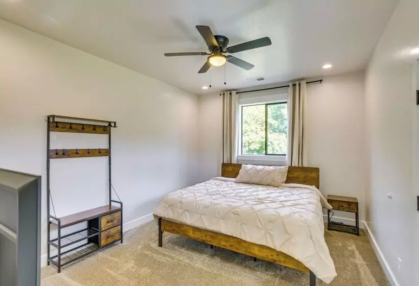 Spacious Idaho Home On Scenic Cub River!