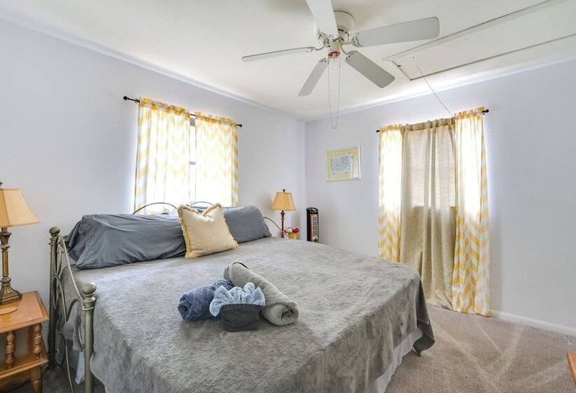 ~ 5 Mi To Beaches: Spacious Tampa Bay Home!