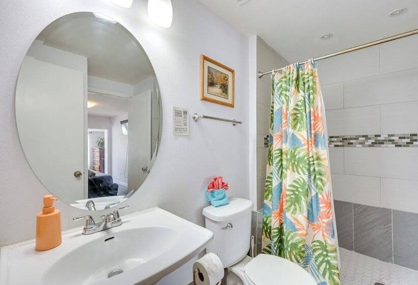 ~ 5 Mi To Beaches: Spacious Tampa Bay Home!