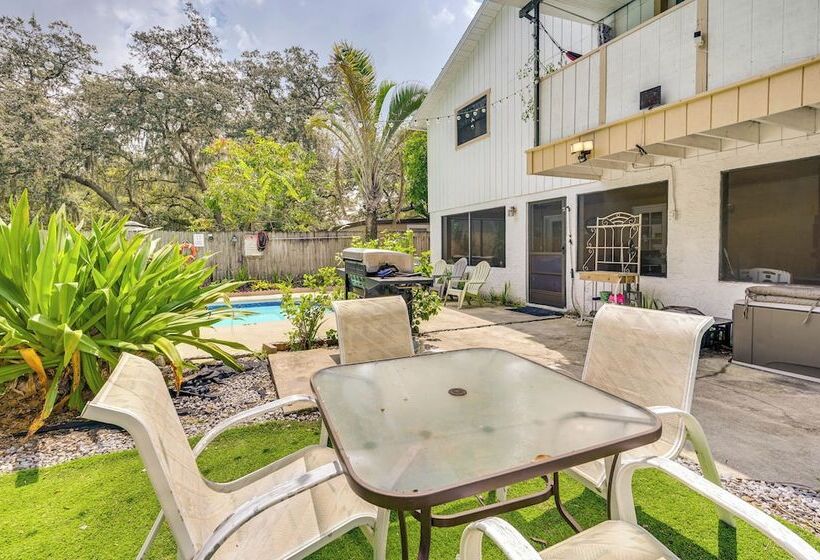 ~ 5 Mi To Beaches: Spacious Tampa Bay Home!