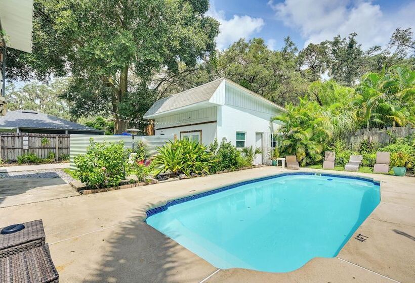 ~ 5 Mi To Beaches: Spacious Tampa Bay Home!