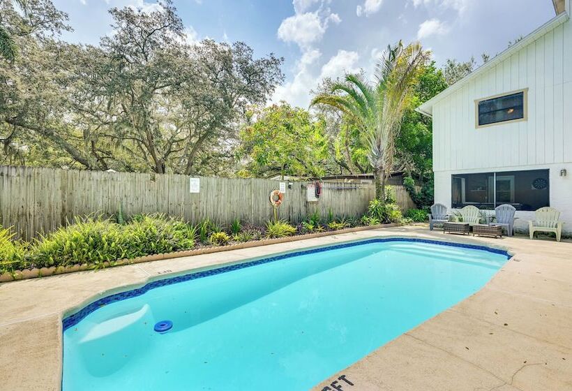 ~ 5 Mi To Beaches: Spacious Tampa Bay Home!