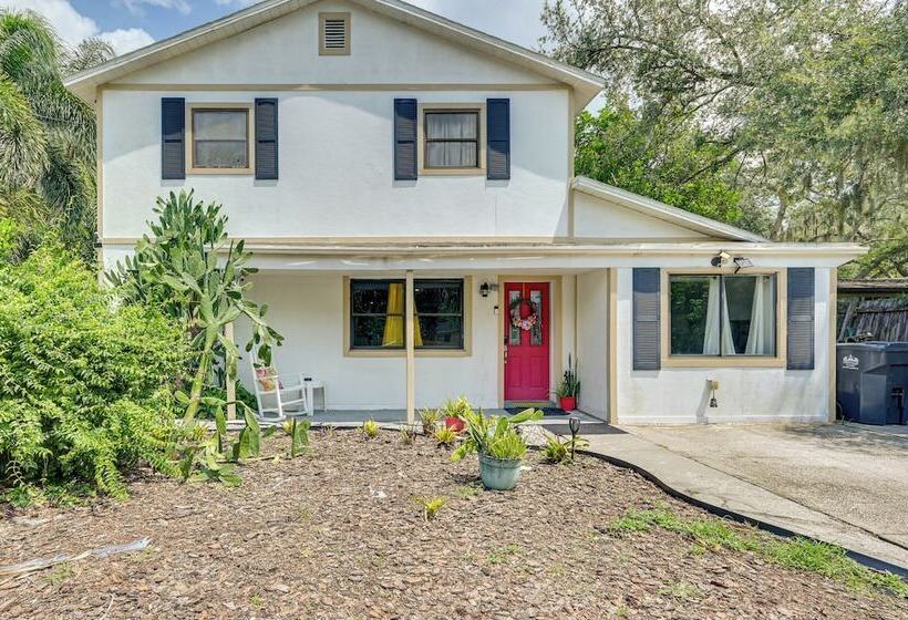 ~ 5 Mi To Beaches: Spacious Tampa Bay Home!