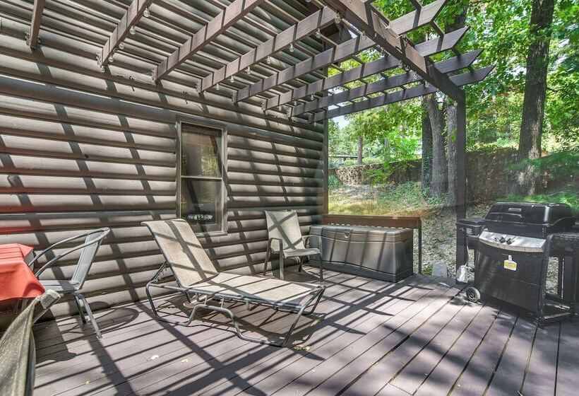 3 Mi To Table Rock Lake: Cabin W/ Fire Pit!