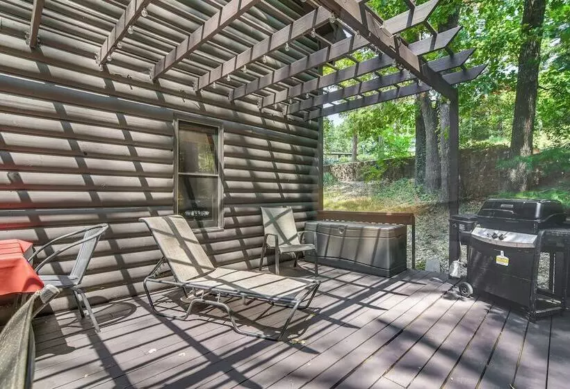 3 Mi To Table Rock Lake: Cabin W/ Fire Pit!