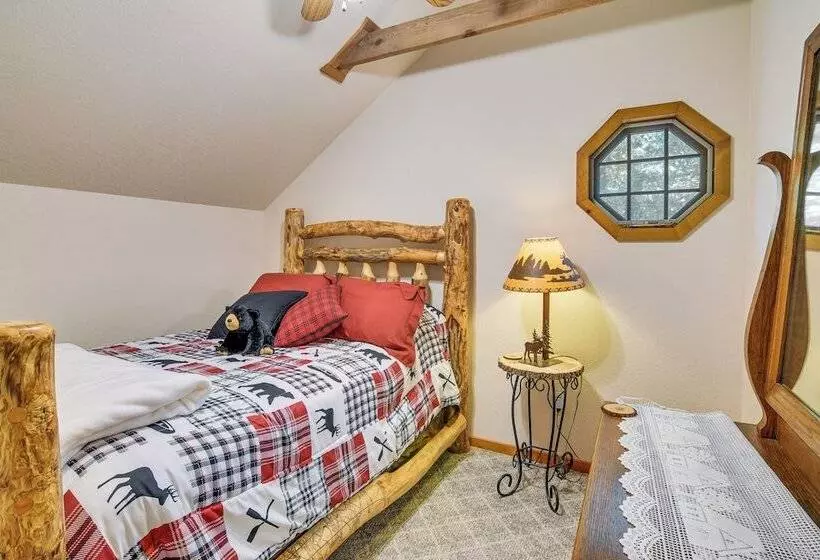 3 Mi To Table Rock Lake: Cabin W/ Fire Pit!