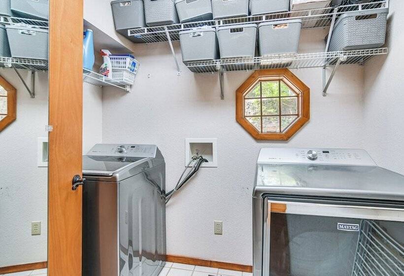 3 Mi To Table Rock Lake: Cabin W/ Fire Pit!