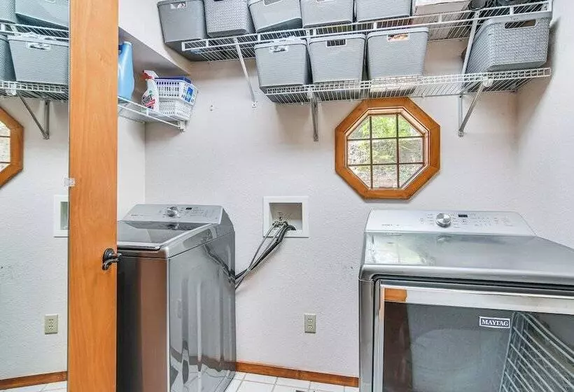 3 Mi To Table Rock Lake: Cabin W/ Fire Pit!