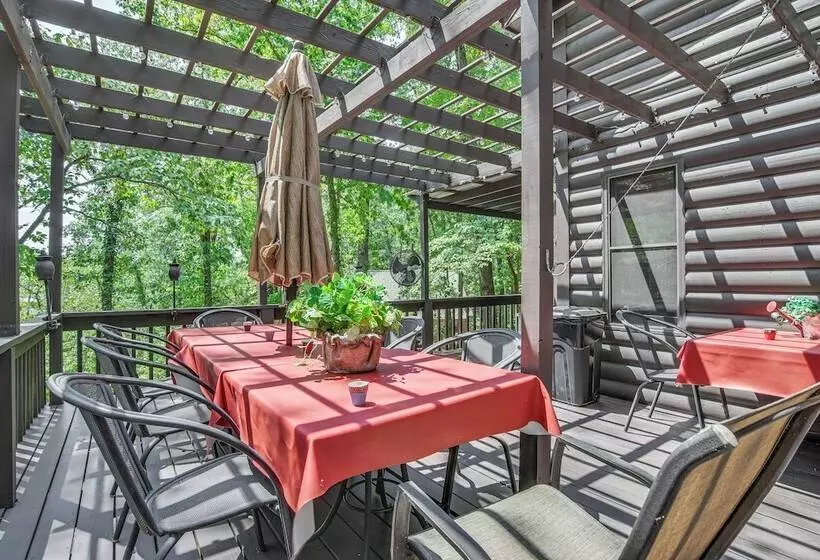 3 Mi To Table Rock Lake: Cabin W/ Fire Pit!