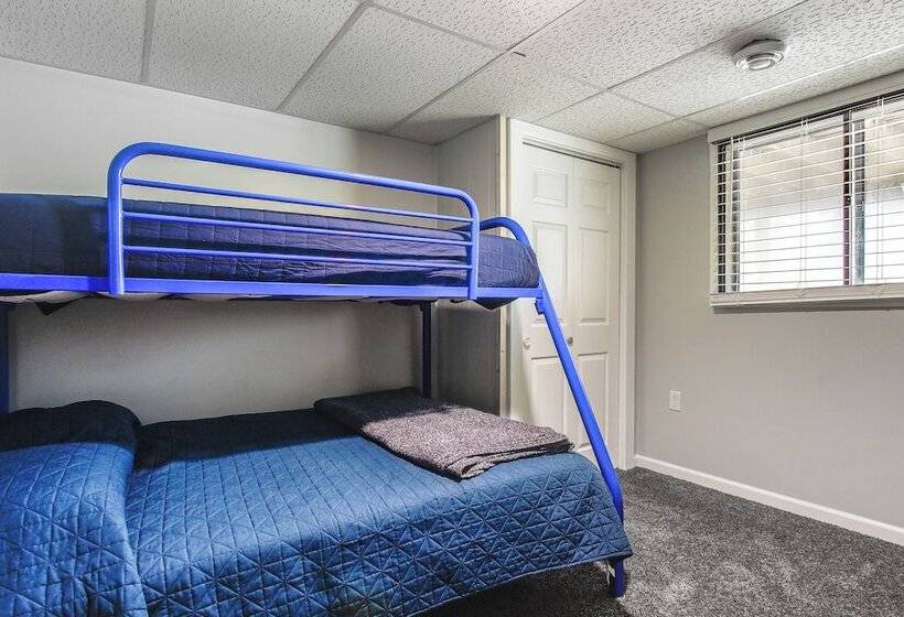 Central Wisconsin Cabin: Golf, Lakes & Trails!