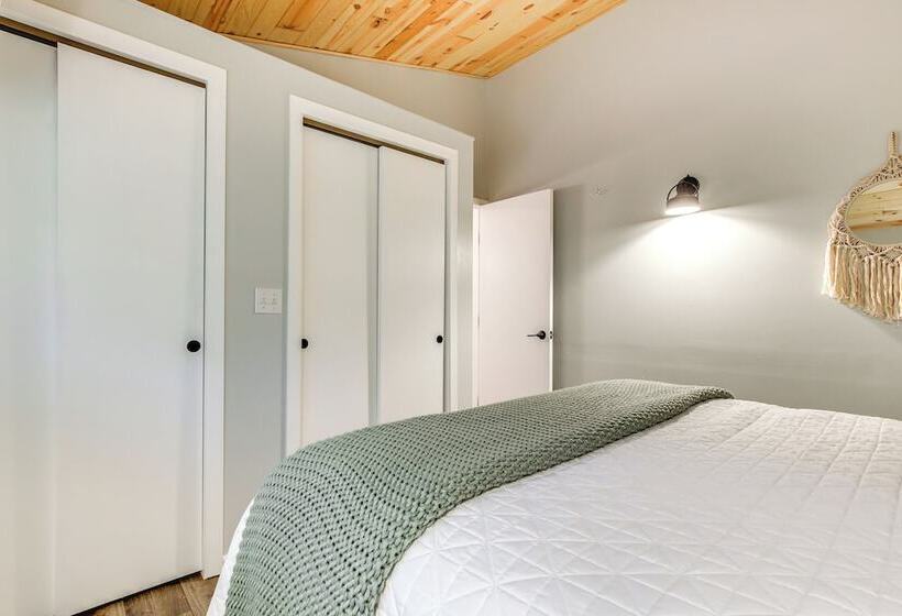 Central Wisconsin Cabin: Golf, Lakes & Trails!