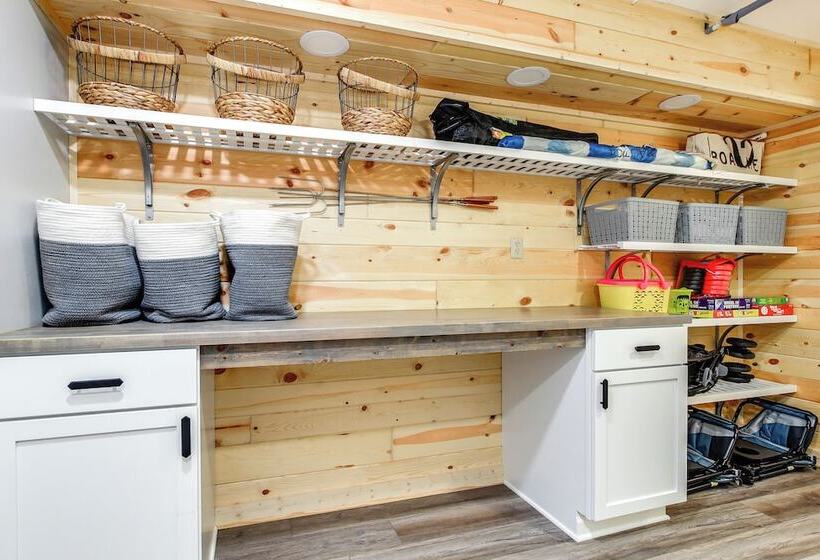 Central Wisconsin Cabin: Golf, Lakes & Trails!