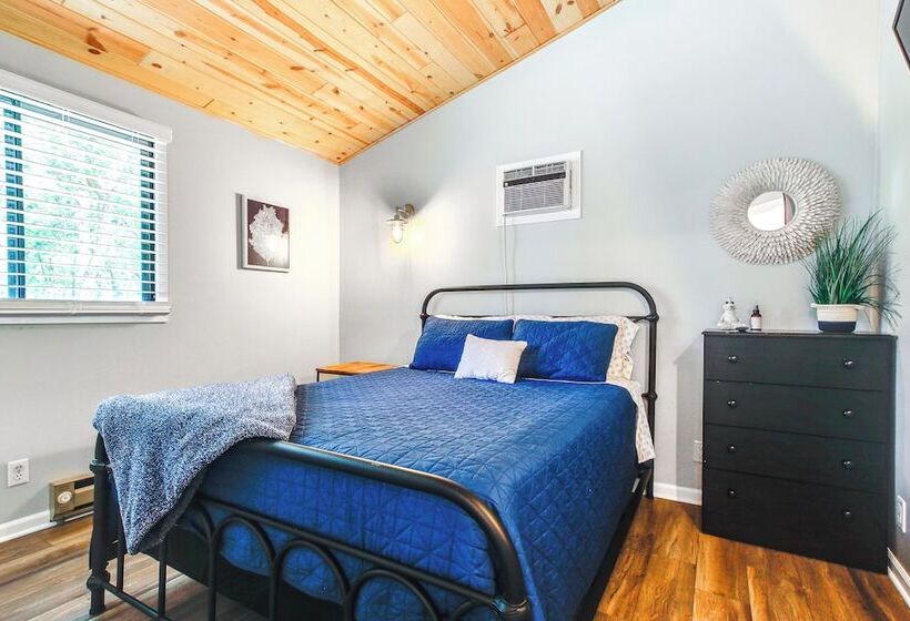 Central Wisconsin Cabin: Golf, Lakes & Trails!