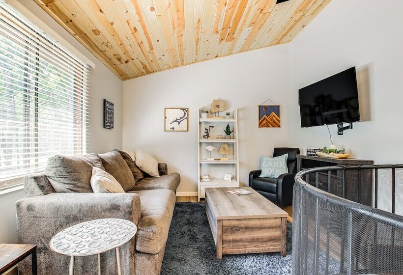 Central Wisconsin Cabin: Golf, Lakes & Trails!