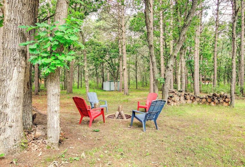 Central Wisconsin Cabin: Golf, Lakes & Trails!